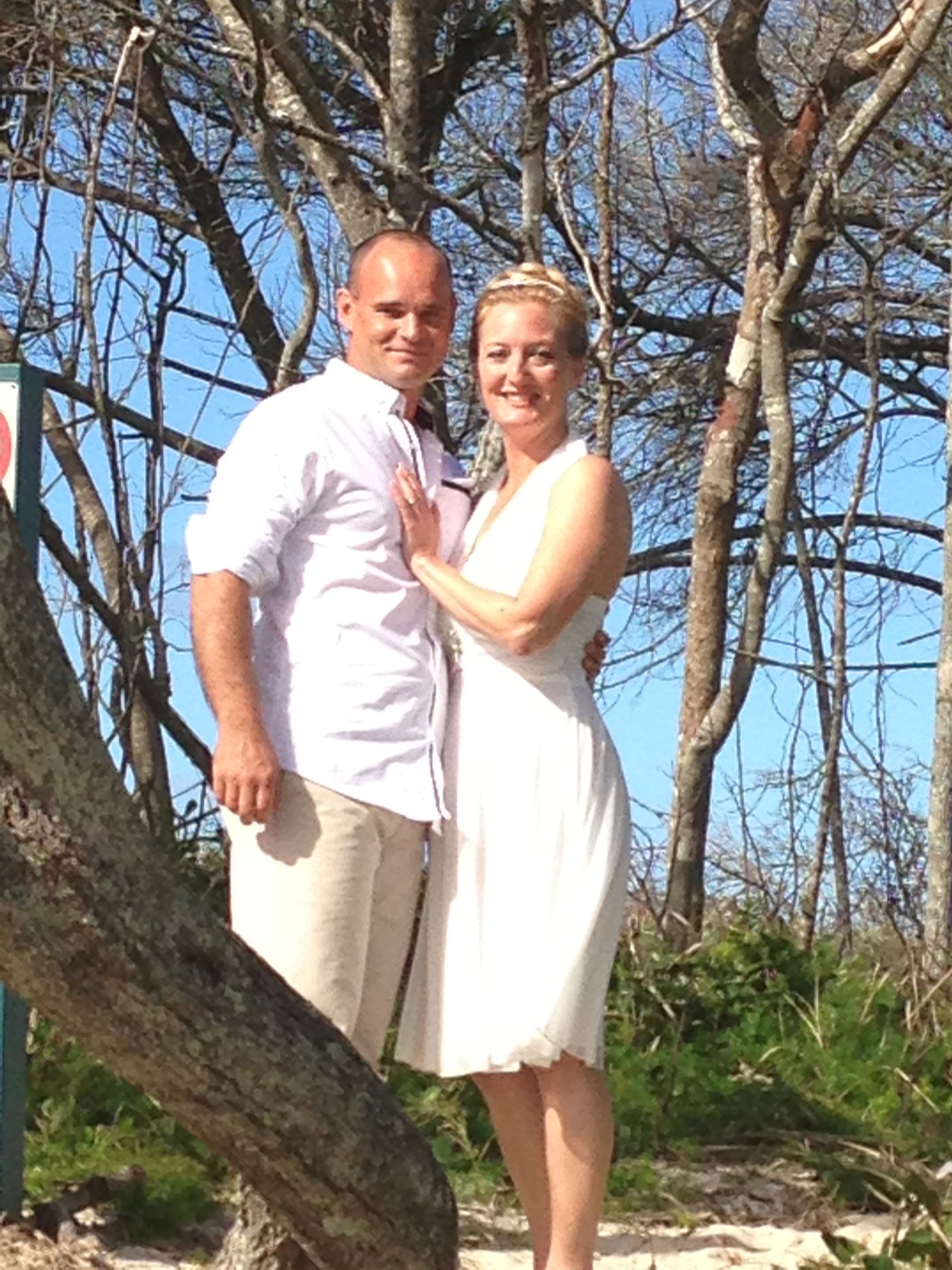 Jen and Adam - married - bride and groom elope to the tip of Bribie Island