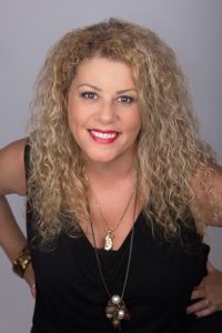 Lynette Maguire Marriage Celebrant - - Fun Marriage Celebrant Lynette Maguire