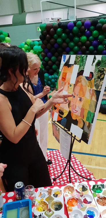 Let your guests get creative - Creative wedding painting done by guests