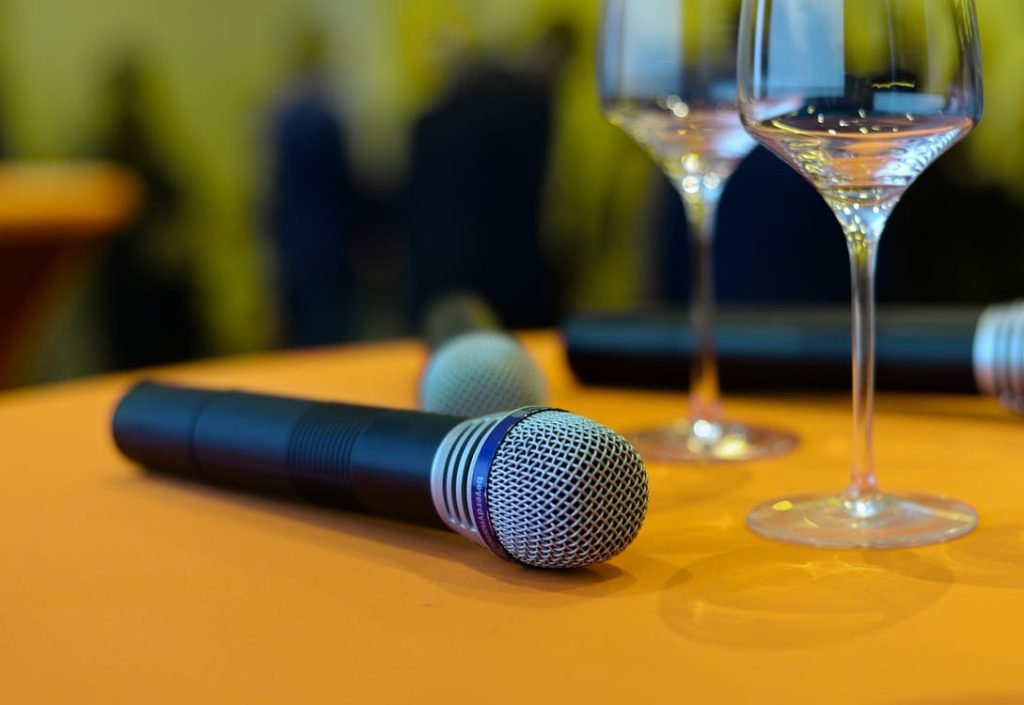 mic-microphone-sound-check-sing-722706 - Games at receptions